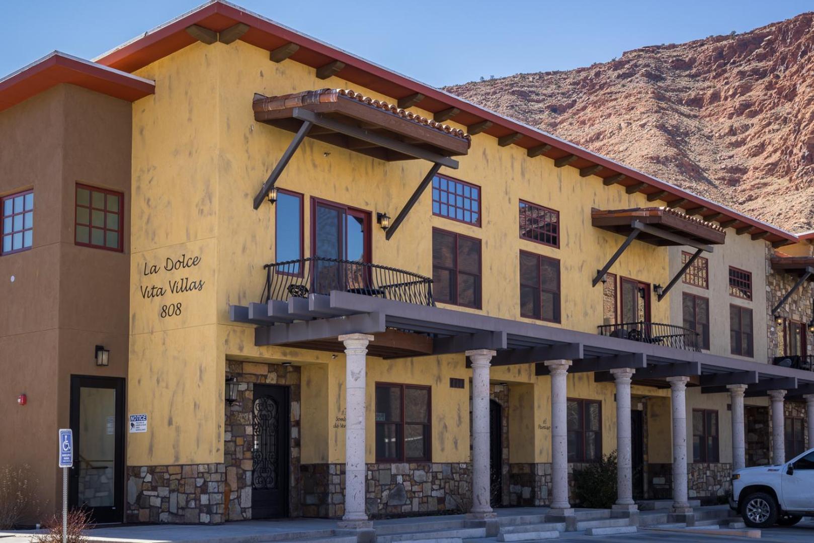 Unique Downtown Rental - La Dolce Vita Villas #5 موآب المظهر الخارجي الصورة